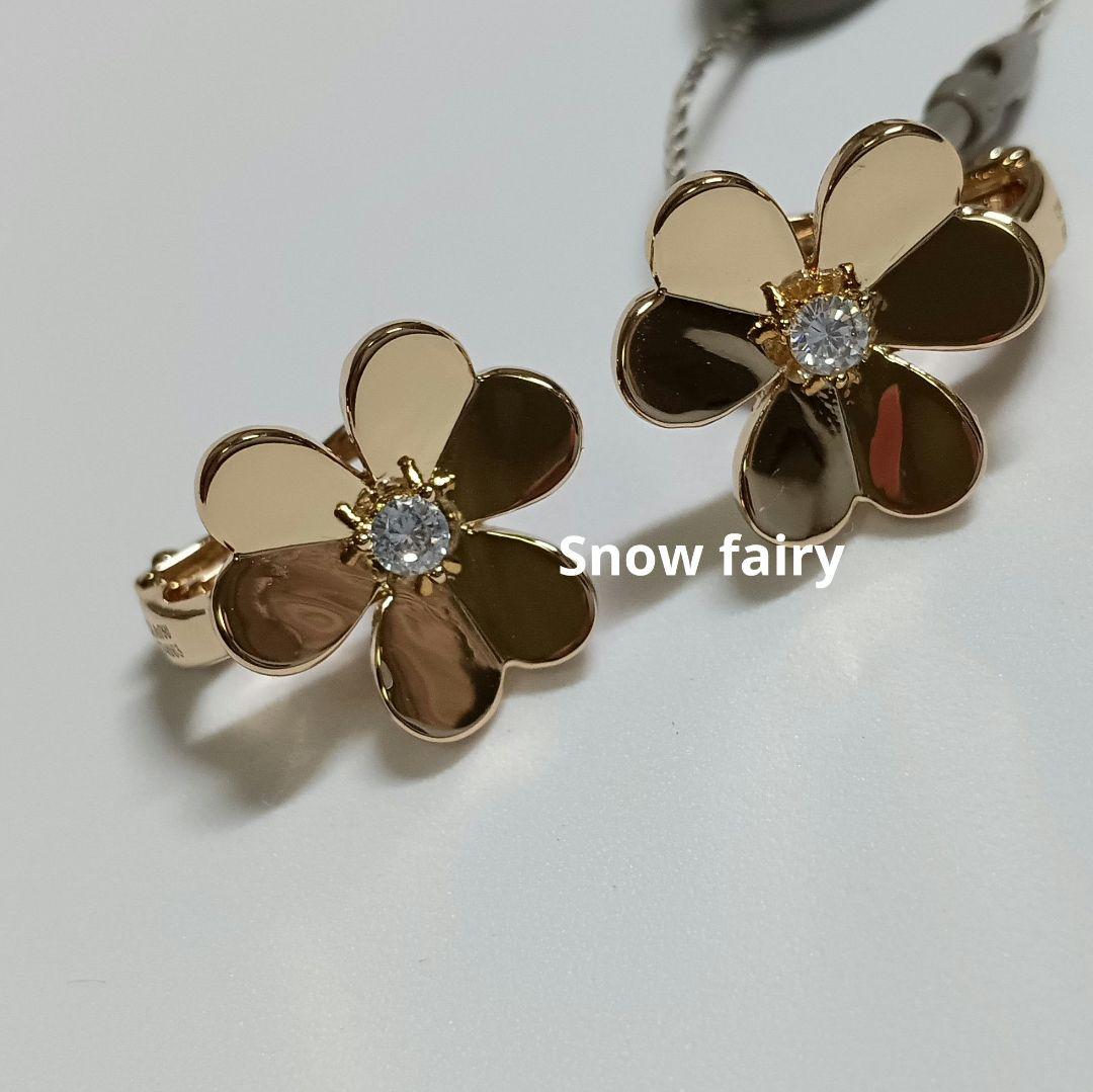 ハイクオリティ　三つ葉ピアス　フラワーピアス　イエローゴールド