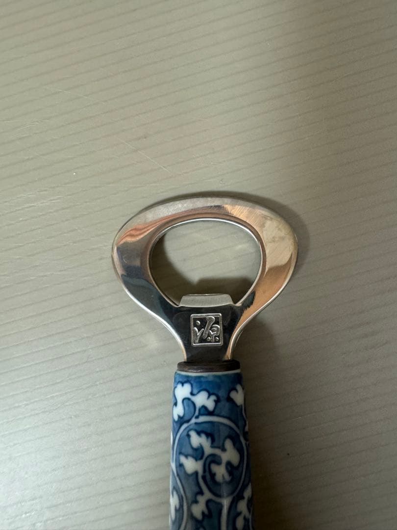 2184 源右衛門 染付唐草絵　栓抜き  未使用