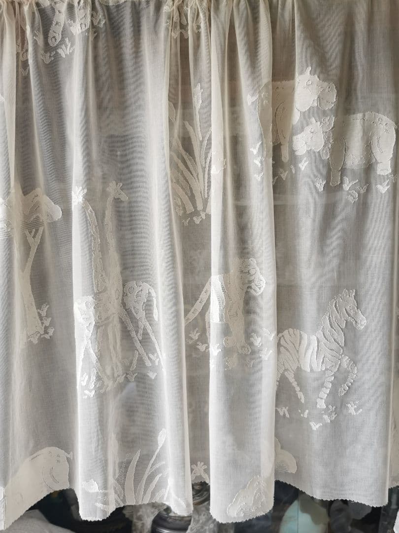 アンティーク マドラスレース サファリ 動物の楽園 カーテンパネル アイボリー
