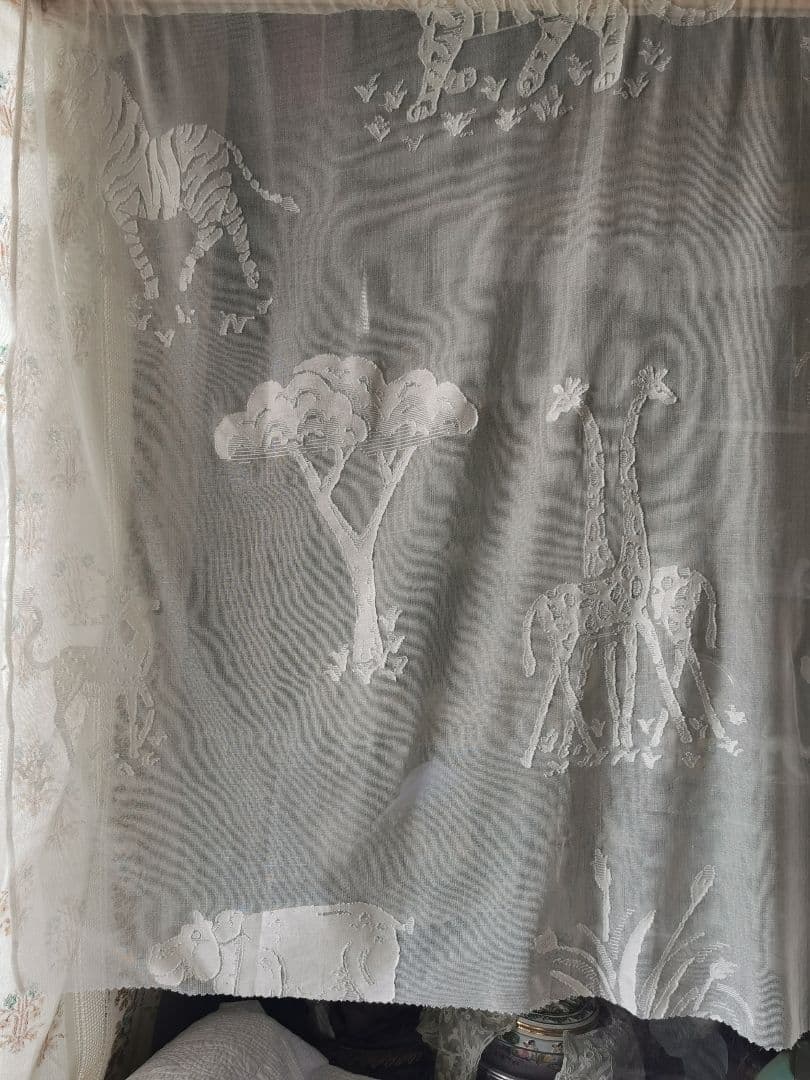 アンティーク マドラスレース サファリ 動物の楽園 カーテンパネル アイボリー