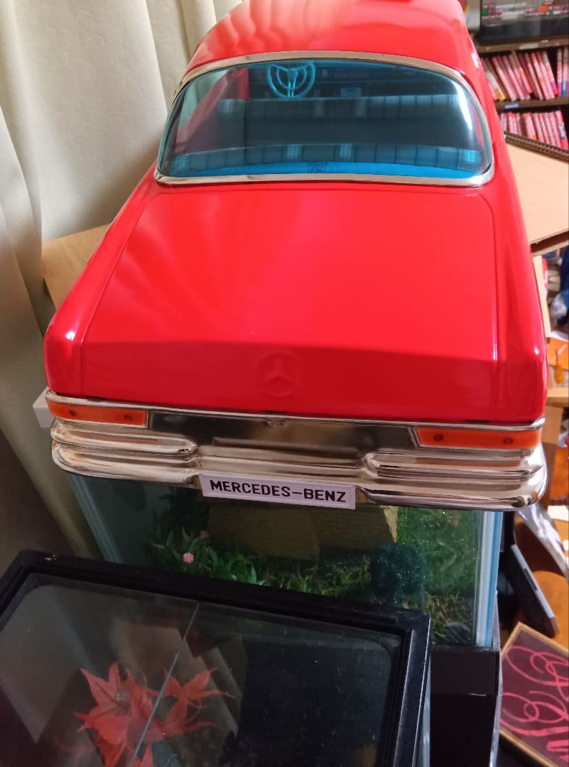 Mercedes-Benz 300SE レッド 1/18