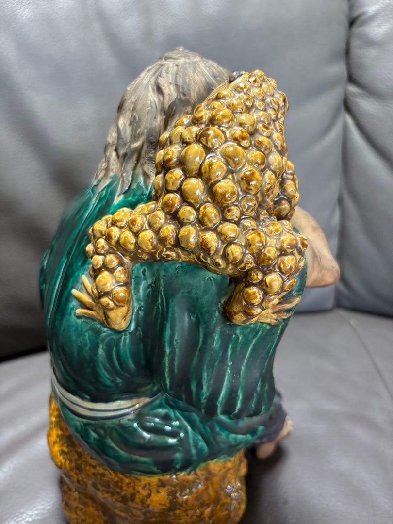 おばあさんとカエル　置物