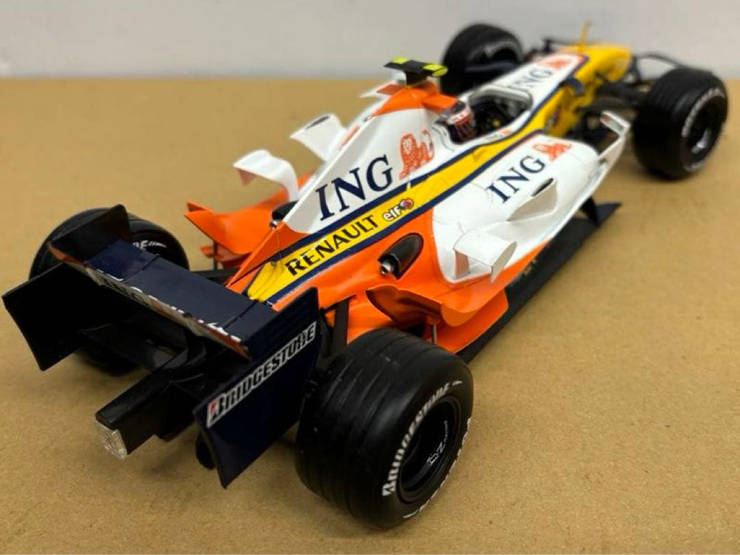 【ホットウィール　INGルノー　R27 2007年　1/18】