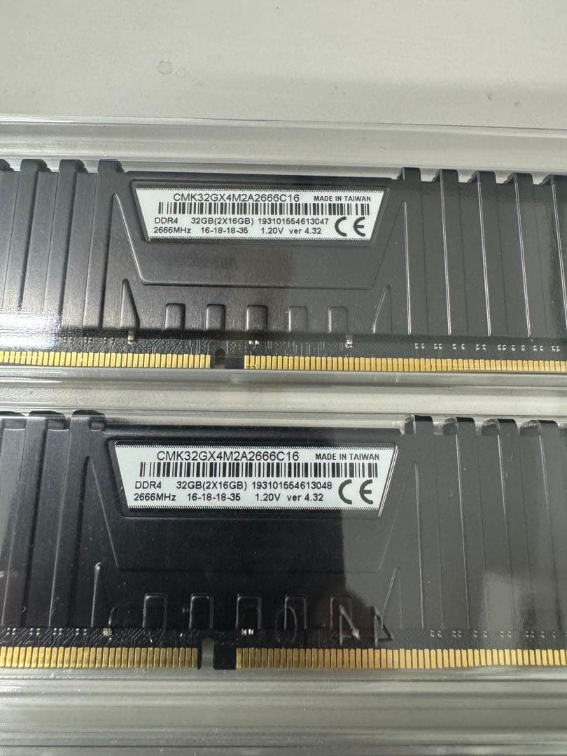 メモリー CORSAIR VENGEANCE DDR4 64GB(16GBx4)