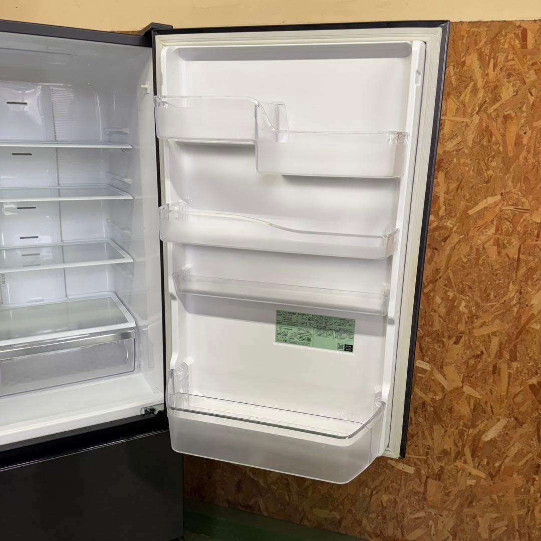 325 日立　大型冷蔵庫　300L強　自動製氷　家庭用　小型　右開き　黒色