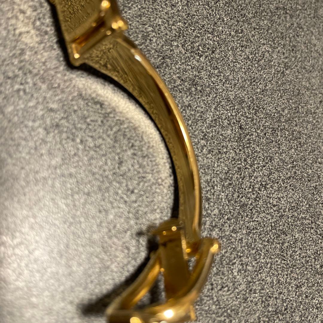 GUCCI時計 1500L 新品電池 稼働品 ゴールド バングルウォッチ 黒