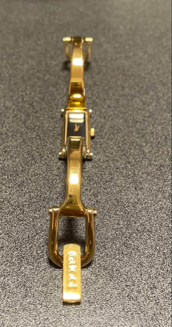 GUCCI時計 1500L 新品電池 稼働品 ゴールド バングルウォッチ 黒