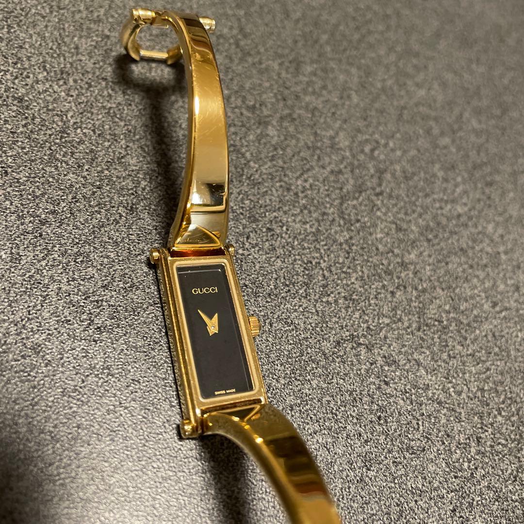 GUCCI時計 1500L 新品電池 稼働品 ゴールド バングルウォッチ 黒