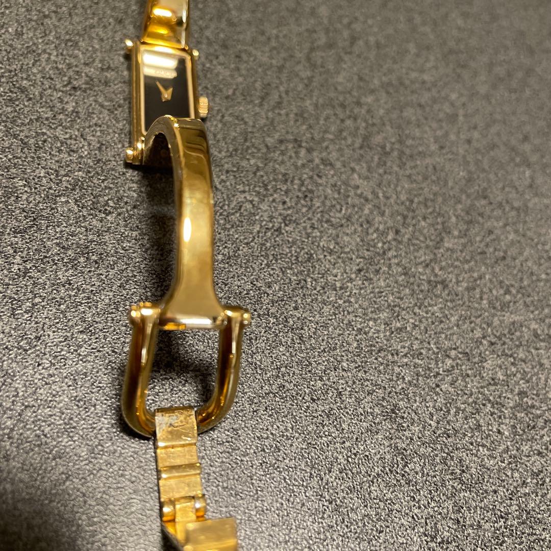 GUCCI時計 1500L 新品電池 稼働品 ゴールド バングルウォッチ 黒