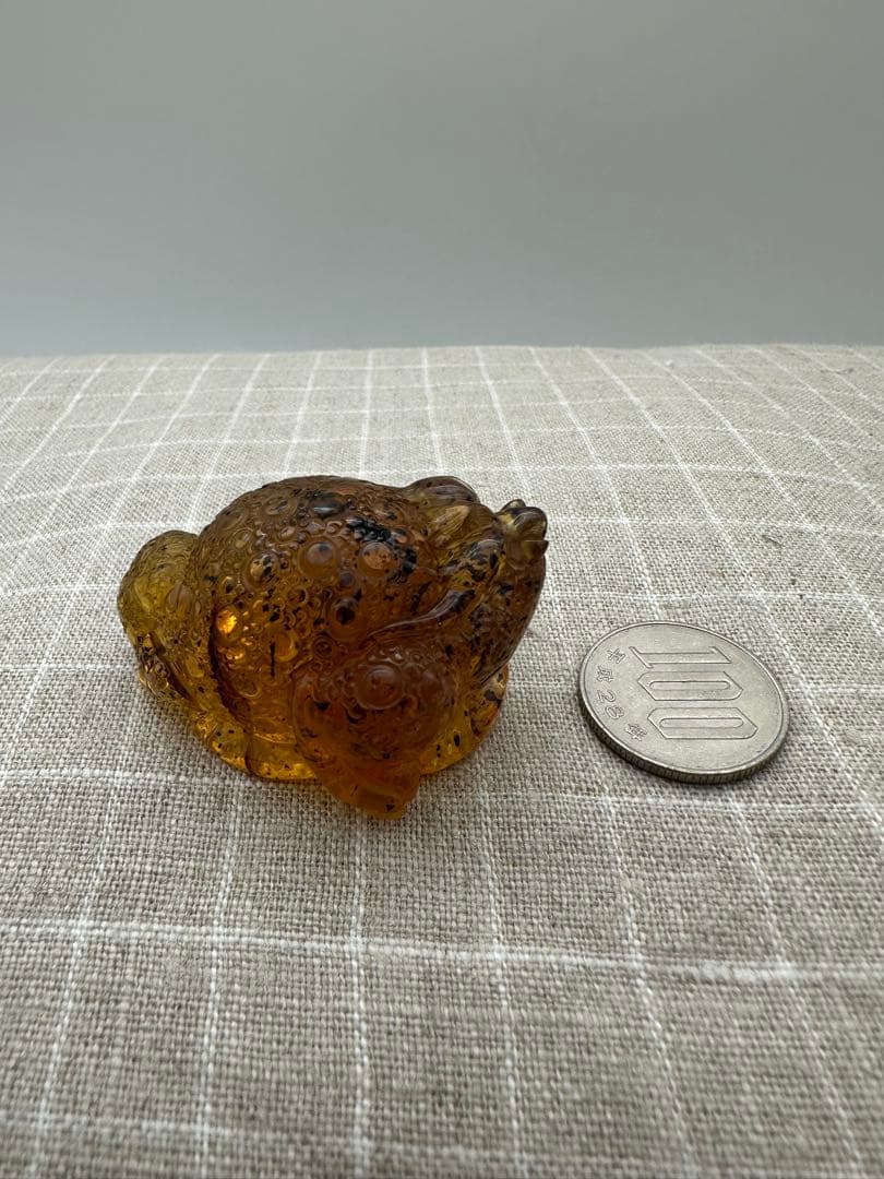 ☆天然☆ バルト海産　天然アンバー 琥珀 ネックレス ペンダント （金蟾 彫刻）