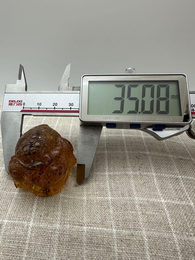 ☆天然☆ バルト海産　天然アンバー 琥珀 ネックレス ペンダント （金蟾 彫刻）