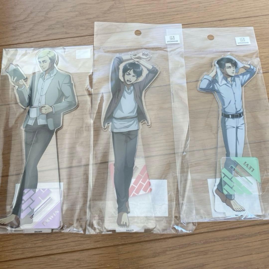 進撃の巨人　エレン　エルヴィン　リヴァイ でかアクリルスタンド　アクスタ
