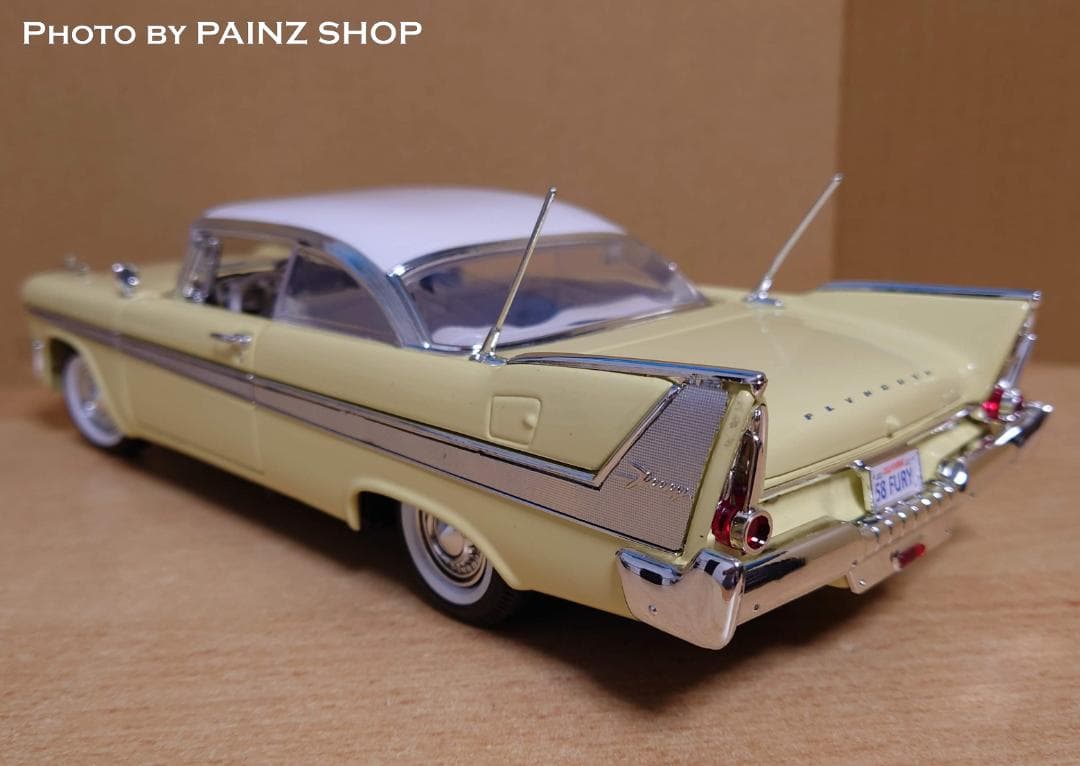 1/18 プリムスフューリー 1958 ライトイエロー ダイキャスト製ミニカー