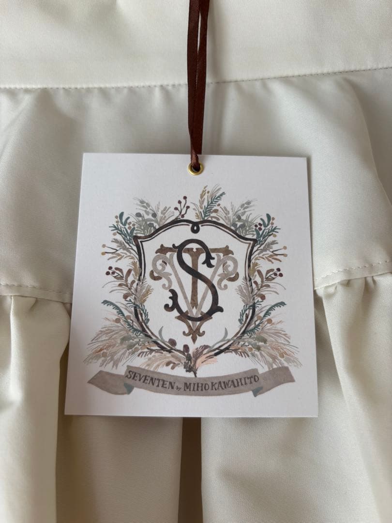 SEVEN TEN ソフトボーンタフタスカート　オフホワイト Sサイズ　美品