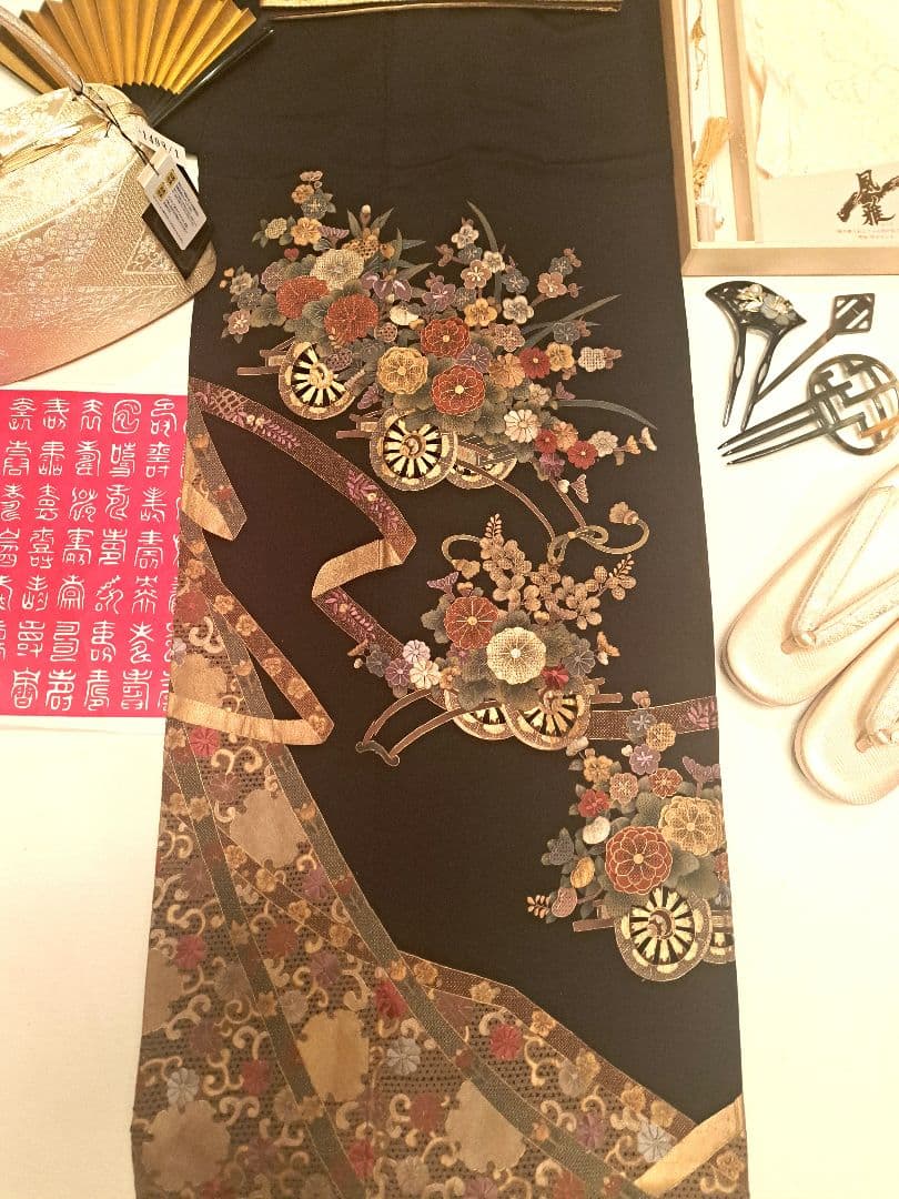 美品❇️豪華黒留袖　総刺繍　志都香織物高級袋帯　比翼仕立て　 ５つ紋　フルセット