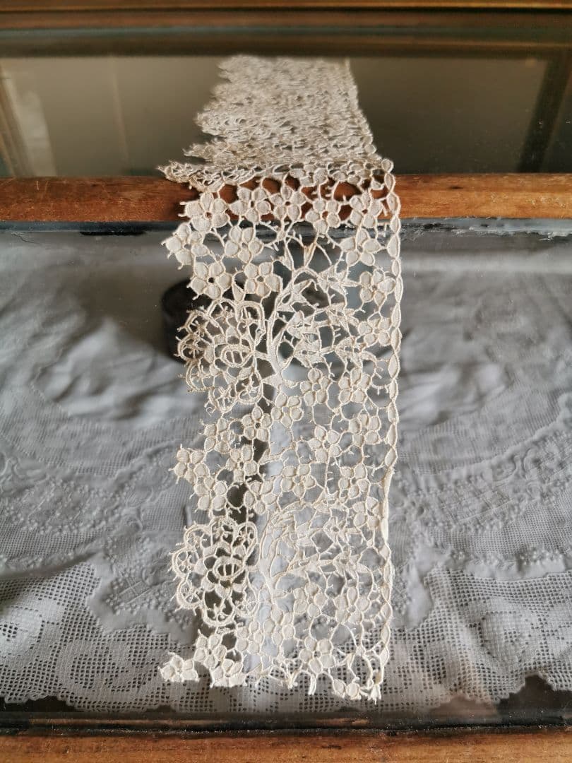 アンティーク英国1800年代キャリックマクロスレーストリム希少付け襟 カフスにも