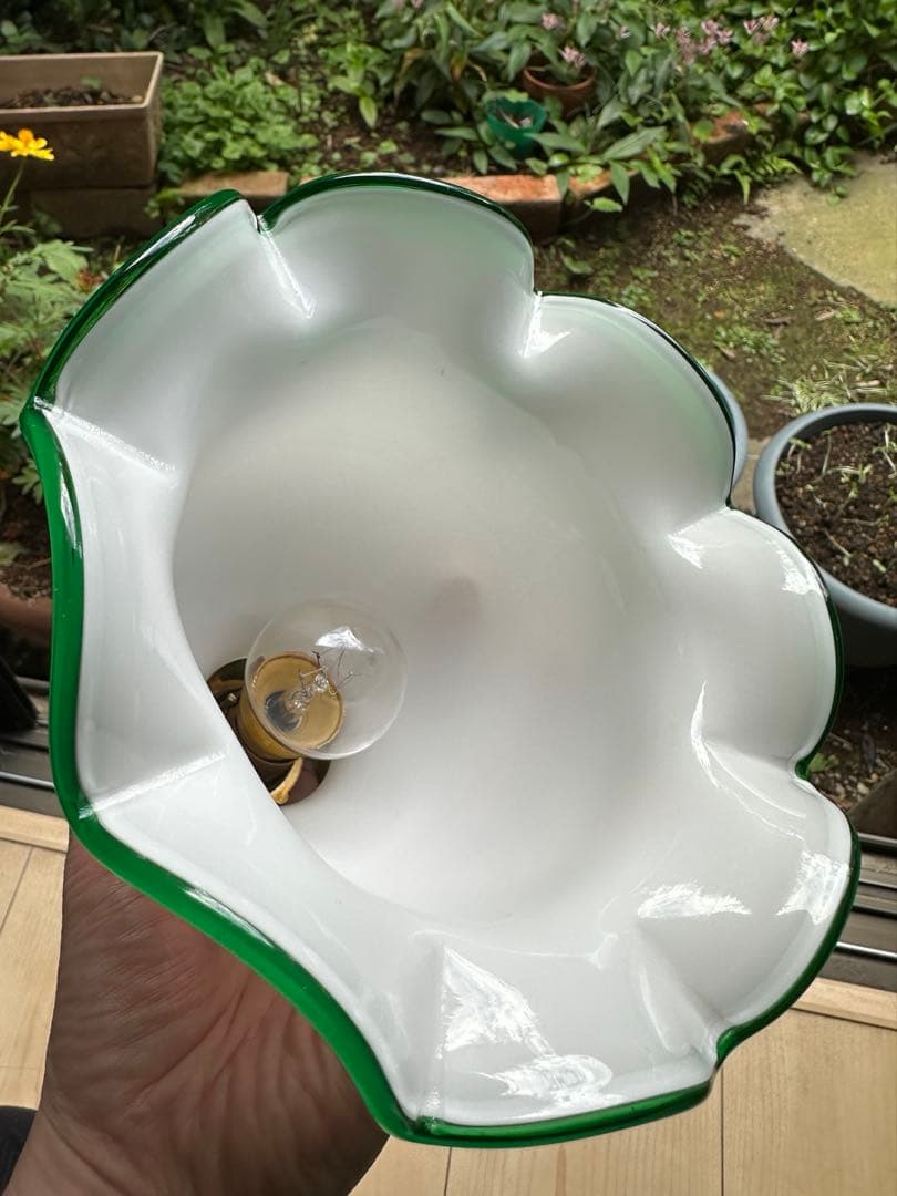 フランス アンティーク むき卵のようなオパリンガラスの可愛らしいアトリエランプ＊