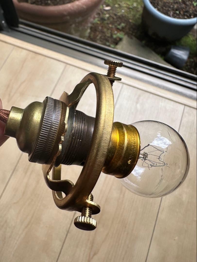 フランス アンティーク むき卵のようなオパリンガラスの可愛らしいアトリエランプ＊