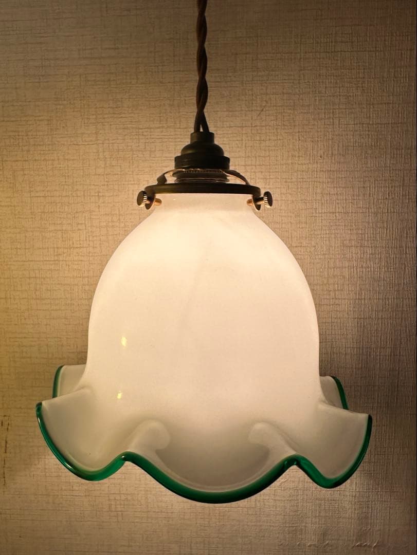 フランス アンティーク むき卵のようなオパリンガラスの可愛らしいアトリエランプ＊