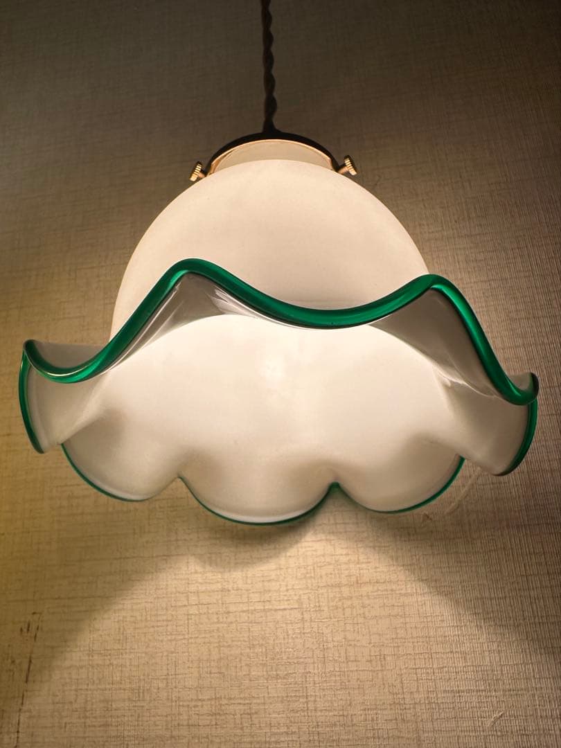 フランス アンティーク むき卵のようなオパリンガラスの可愛らしいアトリエランプ＊