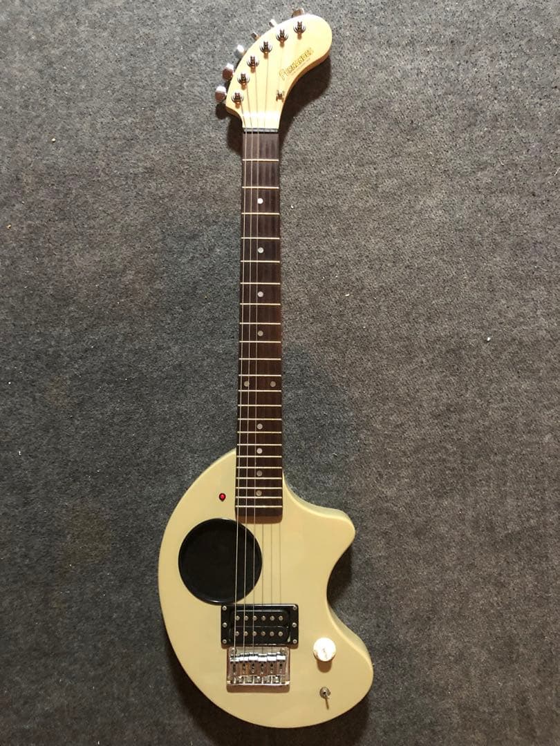 ＺＯ-３美品です‼️格安で大変お買い得でーす❗️オマケ付き^ ^