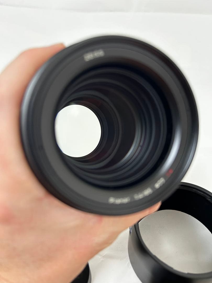 Zeiss Milvus 1.4/85 ZF.2 ニコンF マウント