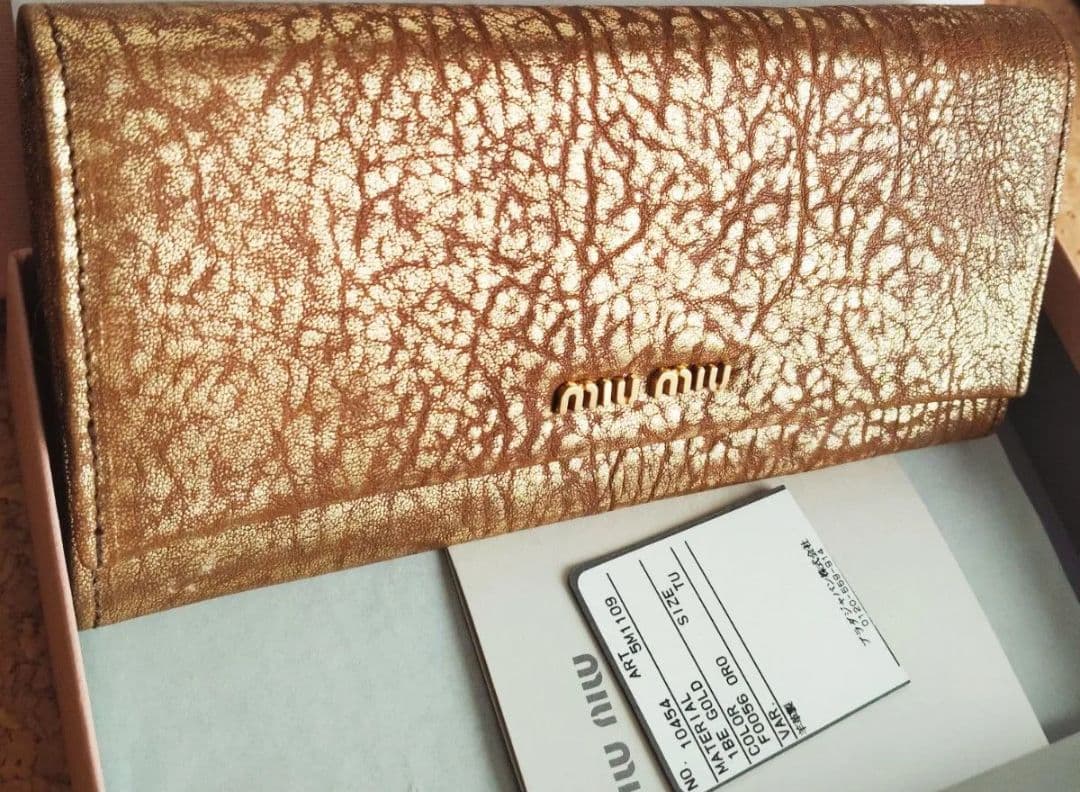 ❥専用❥　miu miu ゴールド 二つ折り財布