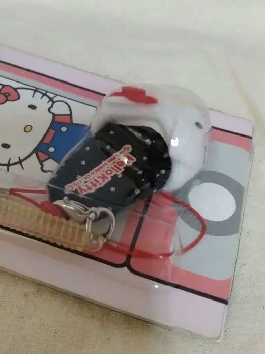 【希少激レア　ハローキティストラップ サンリオ　携帯クリーナー】