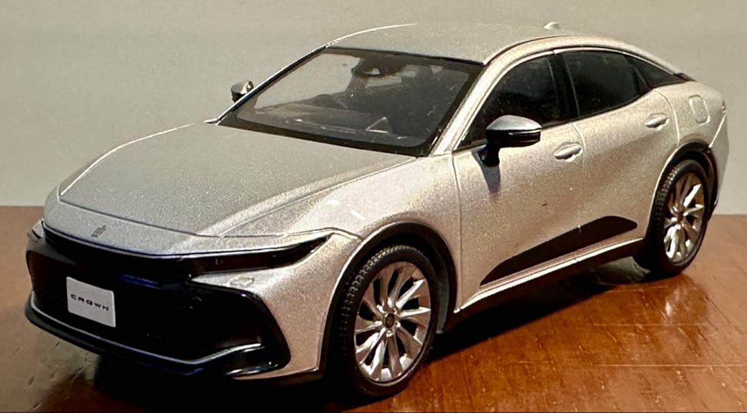 トヨタ クラウンクロスオーバー カラーサンプル ミニカー 非売品 シルバー系