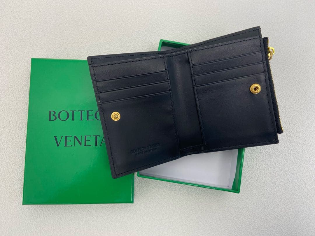 Bottega Veneta ブラックレザー二つ折り財布