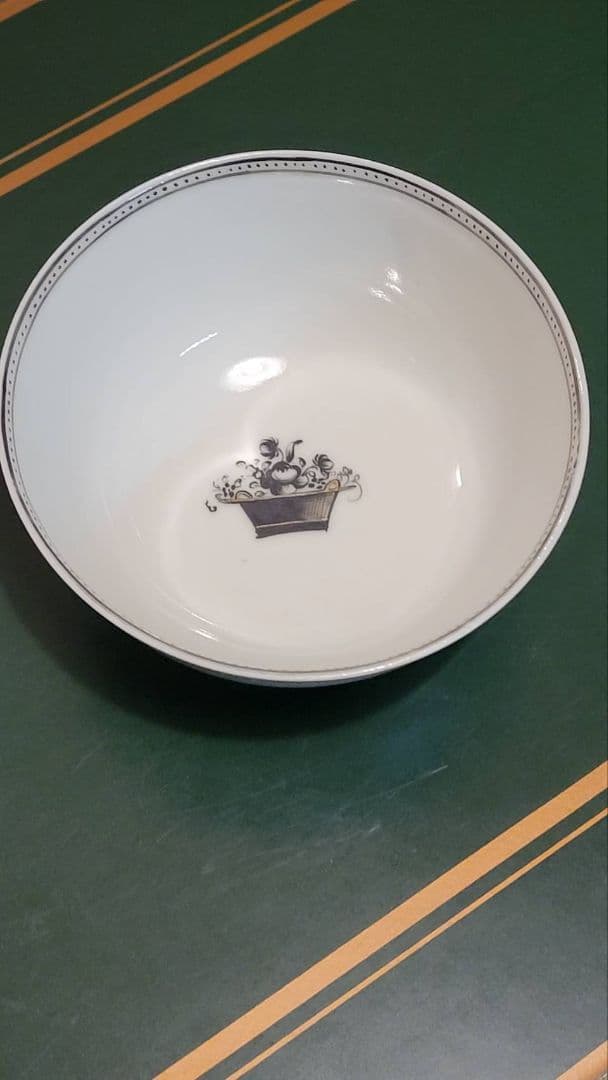 ブラック&ホワイトのティーボール