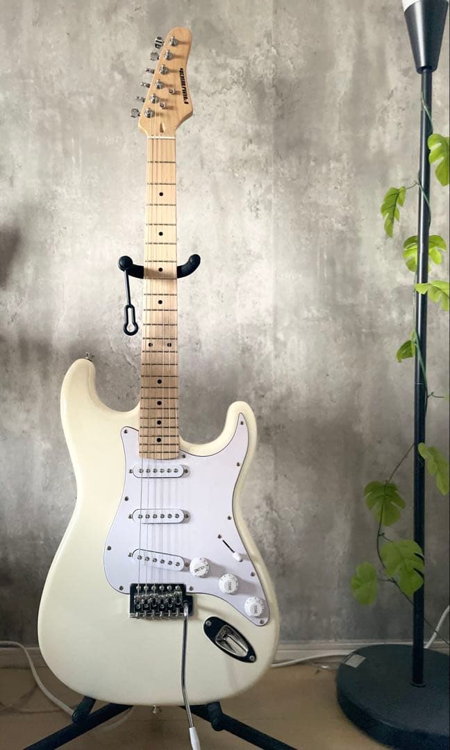 PLAYTECH ST250ストラトキャスター(エレキギター )