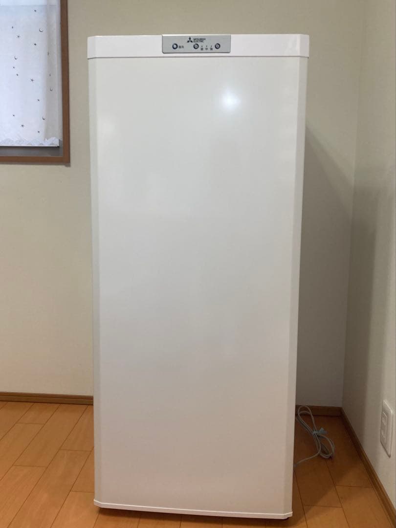 ☆三菱（MITSUBISHI）ノンフロン冷凍庫 121L　2025年製☆美品