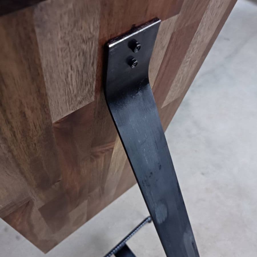 ゆらゆらゆれるアイアン看板