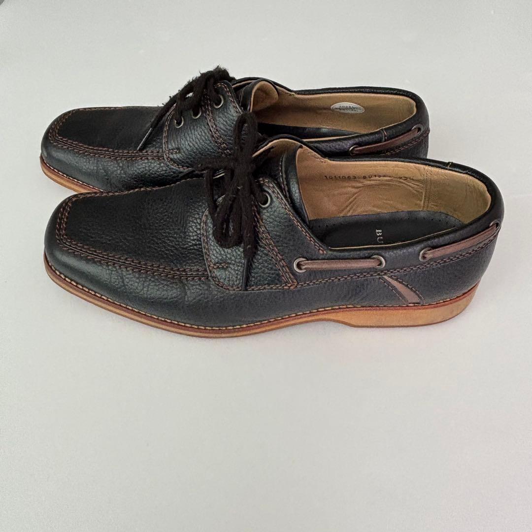 バーバリーロンドン デッキシューズ ネイビー レザー シボ革