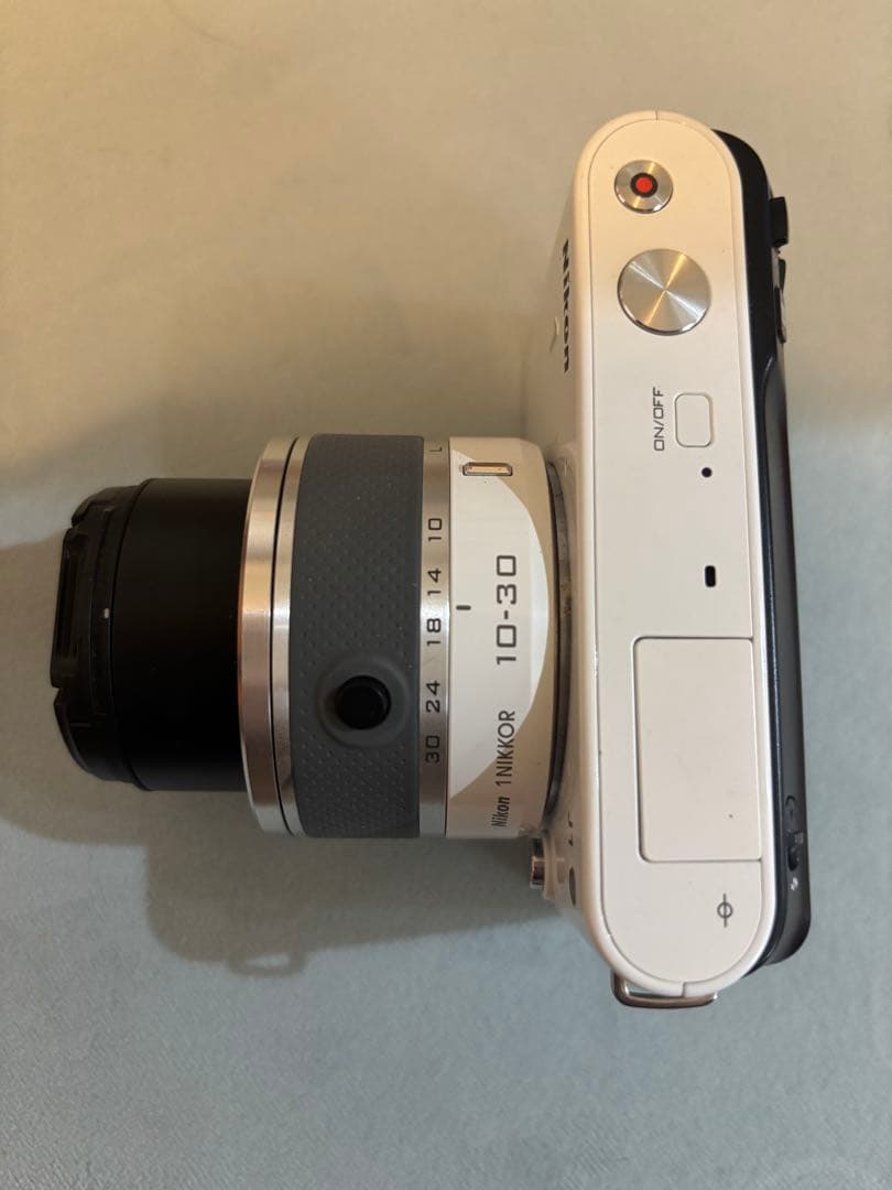 Nikon 1 J1 ミラーレスカメラ 10-30mmレンズ付き