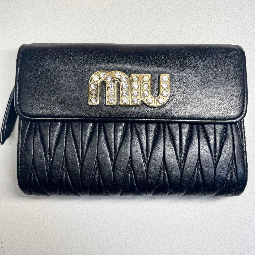 A*3様 美品✨MIU MIU 三つ折り財布 マテラッセ ゴールドロゴ ビジュー