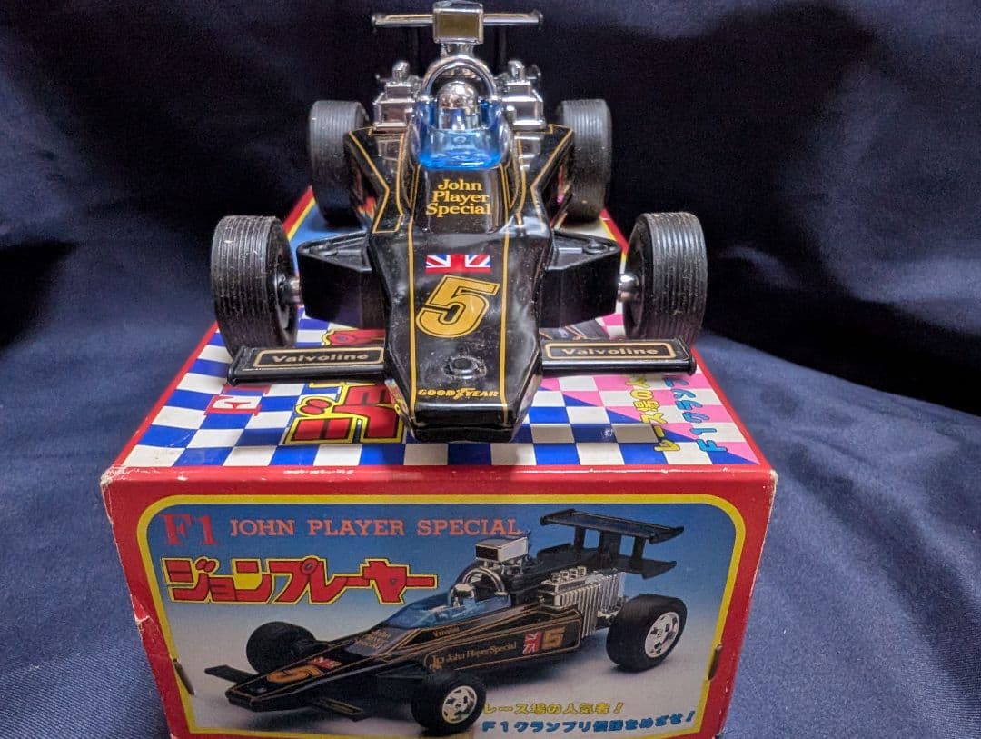 ブリキ自動車　John Player Special プルバックマシーン