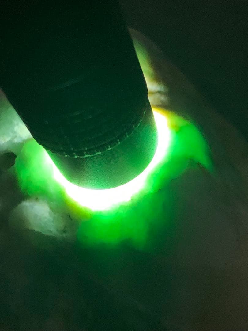 金山谷　極上ろうかん糸魚川翡翠　原石　糸魚川ひすい　コン沢　国産鉱物　水石　根付