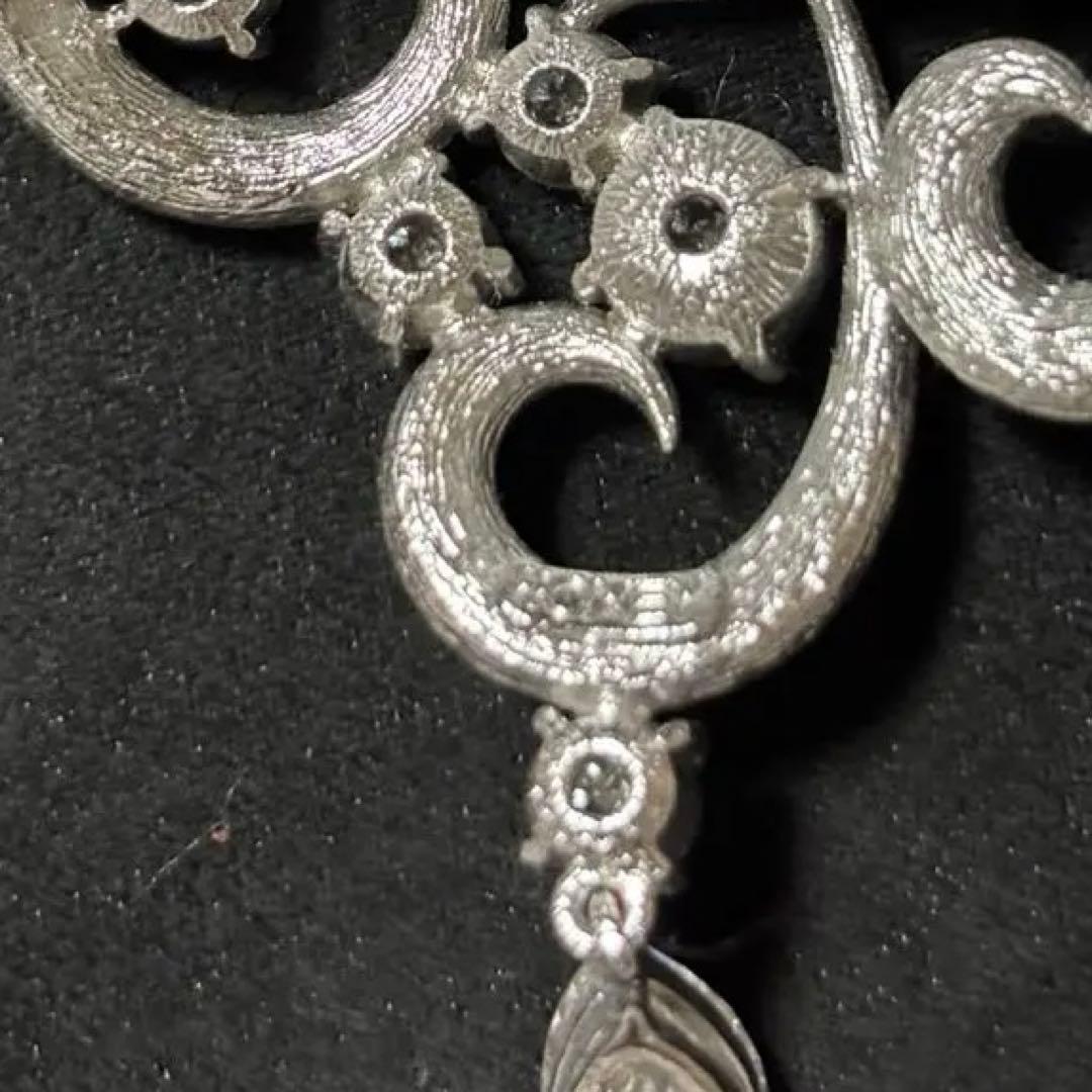 入学式に♪ FOXEY エレガントで美しい 葉に零れたしずく輝くブローチ