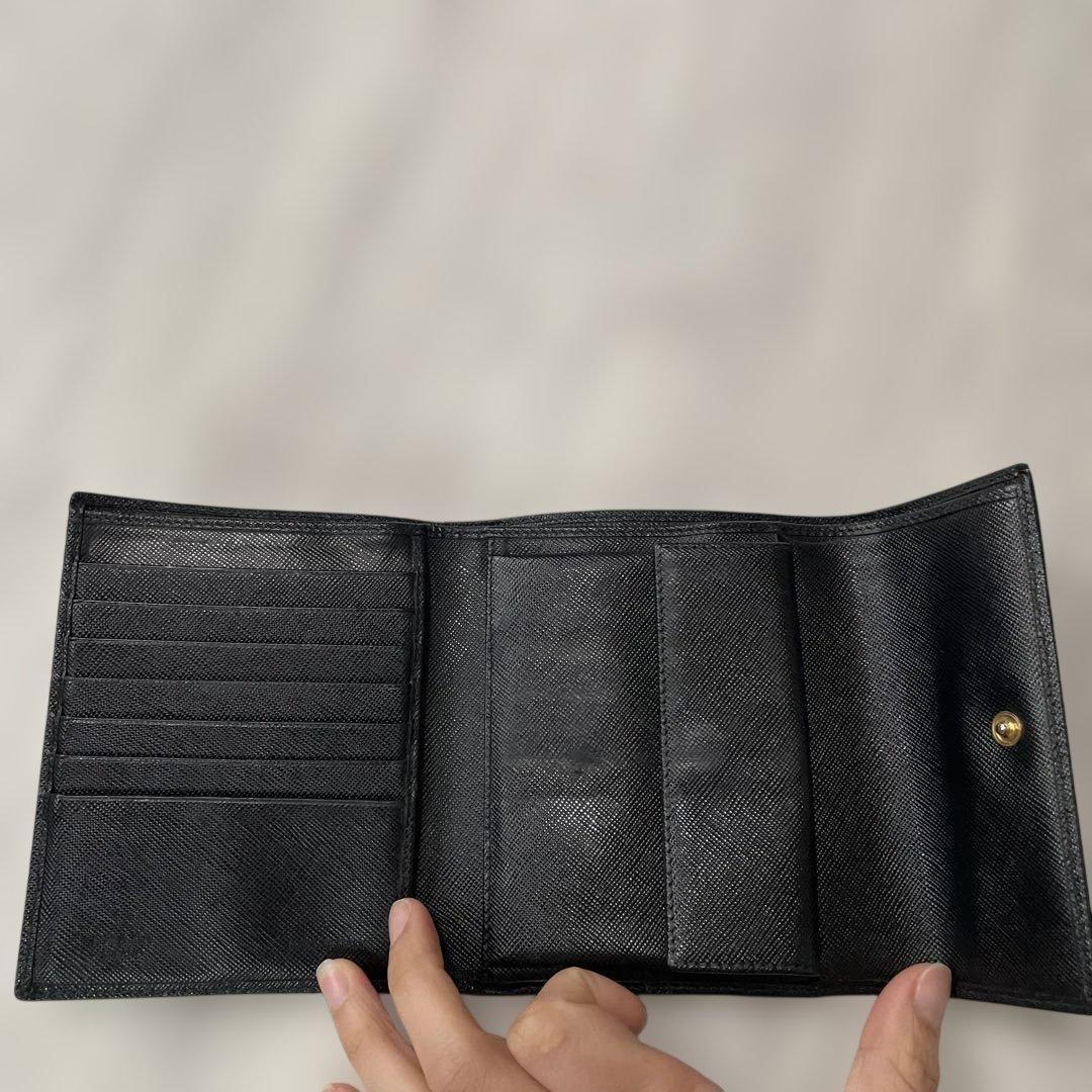 PRADA 二つ折り財布 ブラック サフィアーノレザー
