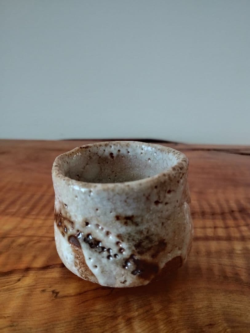 値下げしました　加藤芳比古　志野ぐい呑です。