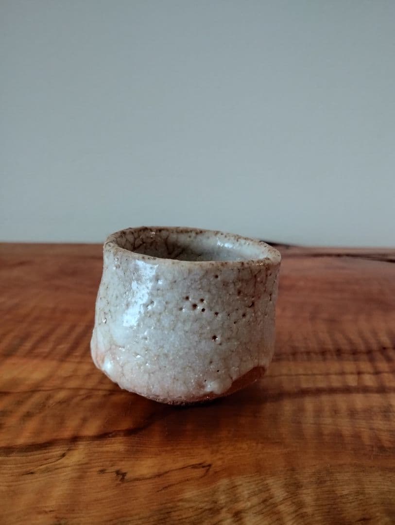 値下げしました　加藤芳比古　志野ぐい呑です。