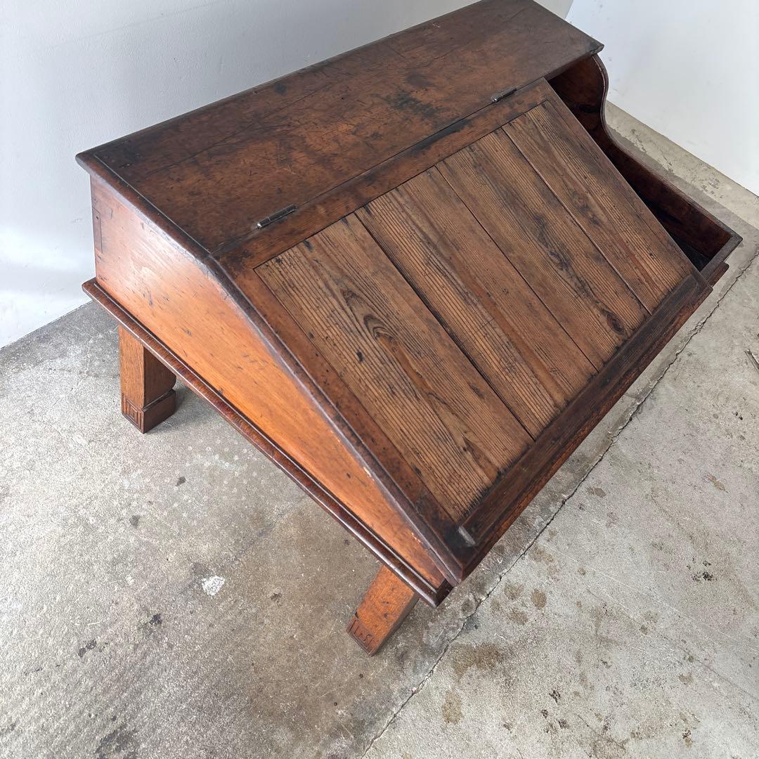 帳場机　古い引き出しと収納付きのテーブル　展示台　ライティングビューロー