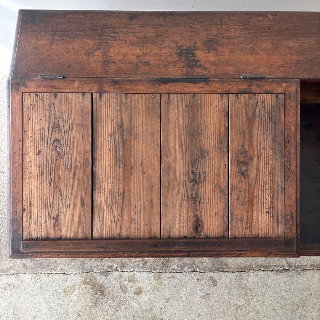 帳場机　古い引き出しと収納付きのテーブル　展示台　ライティングビューロー