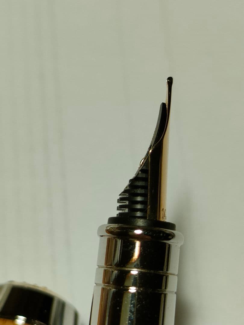 スティロアート軽井沢 万年筆 14k ピンクリボン運動応援チューリップウッド