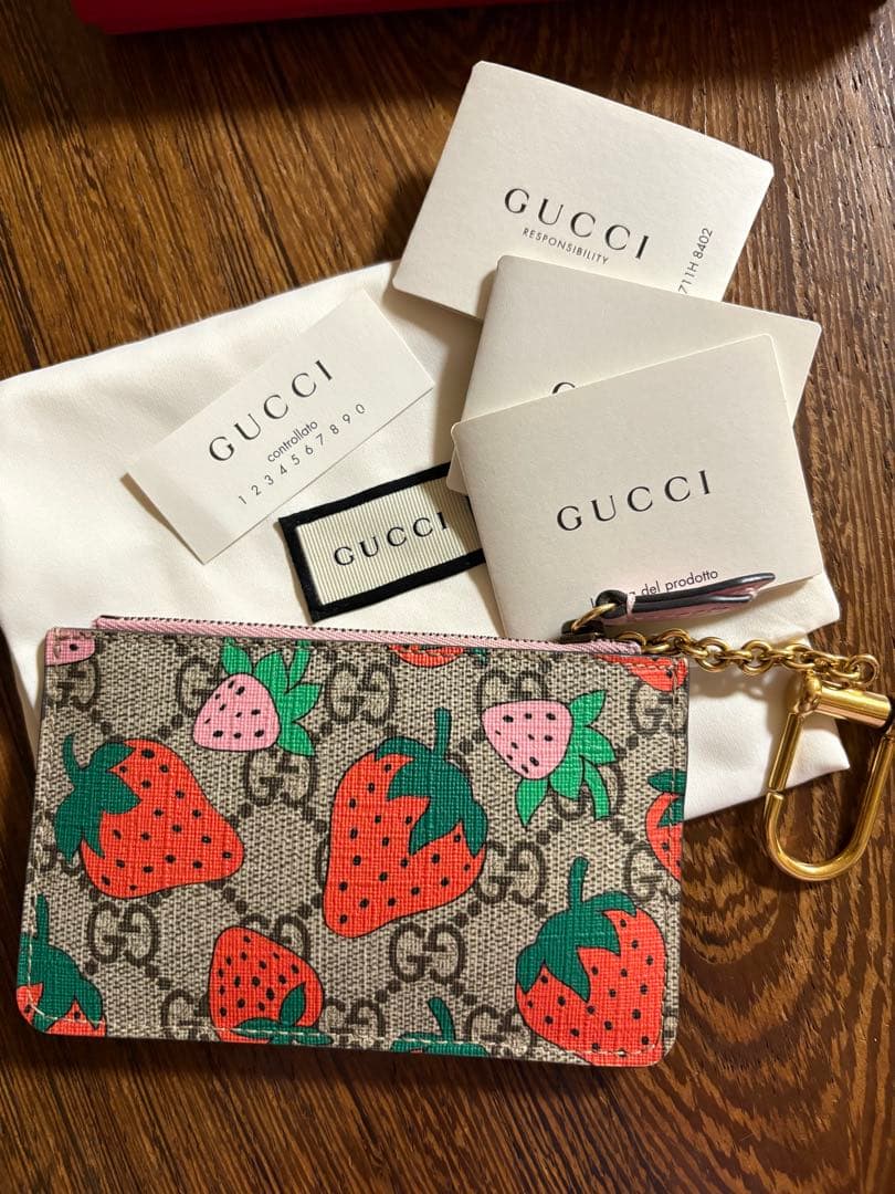 GUCCI いちご柄 ケース✨キーリング付✨美品