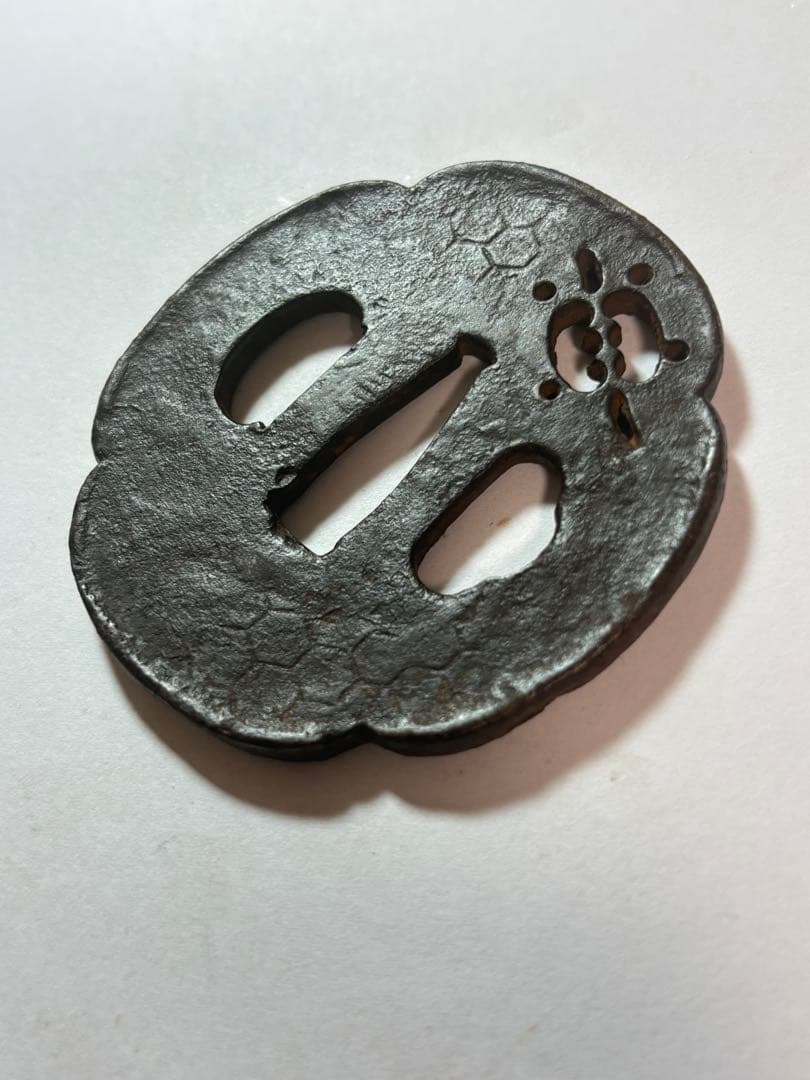 鐔鍔つば　信家　在銘　可愛い　亀透かし　カメ　鉄地　江戸時代