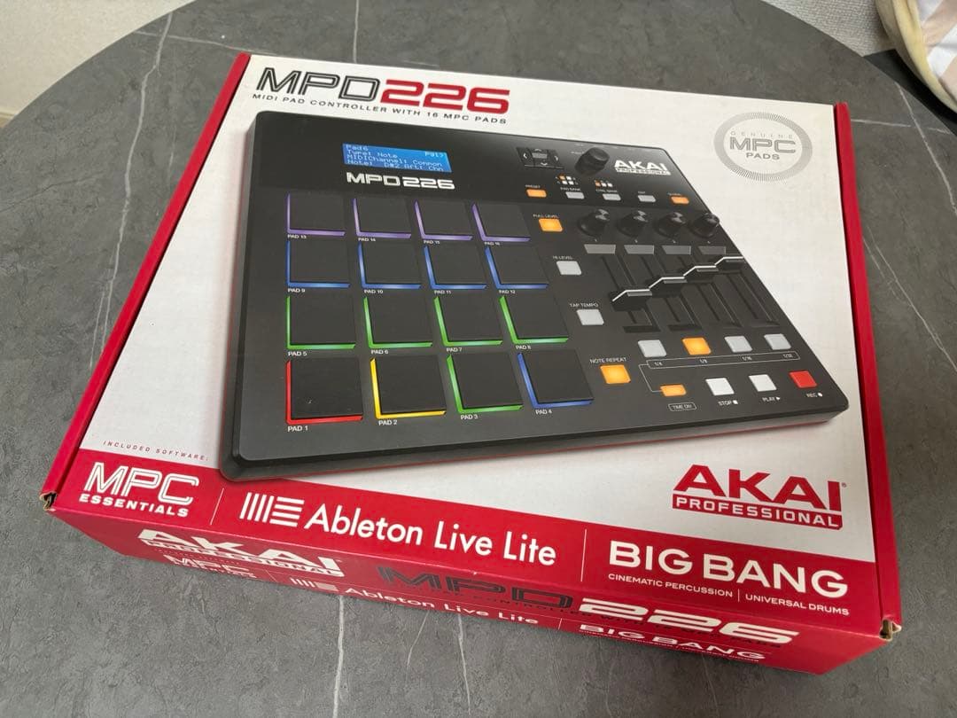 AKAI MPD226 MIDIコントローラー