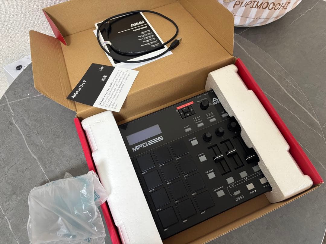 AKAI MPD226 MIDIコントローラー